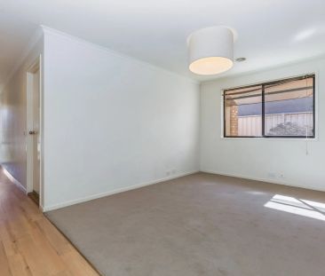 Private Court Living with Everyday Convenience in East Bendigo - Photo 3