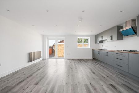 3 bedroom detached house to rent - Photo 4