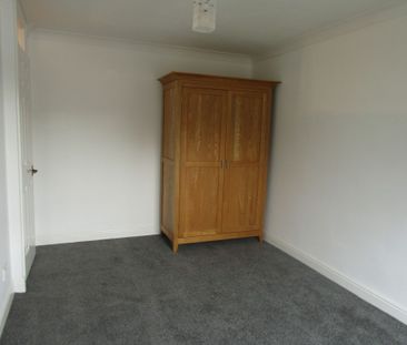 3 bed Terraced - To Let - Photo 6