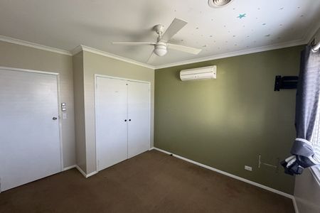 Spacious 3-Bedroom Home with Large Shed! - Photo 4