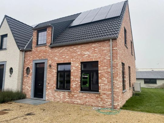 Energiezuinige halfopen woning met 3 slaapkamers en tuin - Foto 1