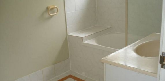 Ground Floor - One bedroom unit in convenient location - Break Lease - Photo 2
