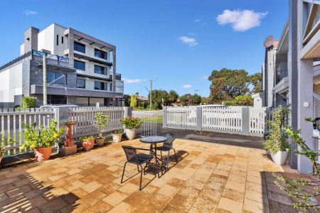 Charming 2-Bedroom Ground-Floor Unit in the Heart of Mandurah - Photo 5