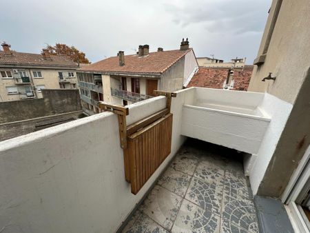 Location Appartement 4 pièces 105m² AVIGNON 84000 - Photo 3