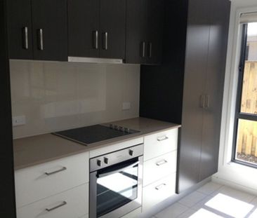 Family home located minutes from Northern Beaches - Photo 3