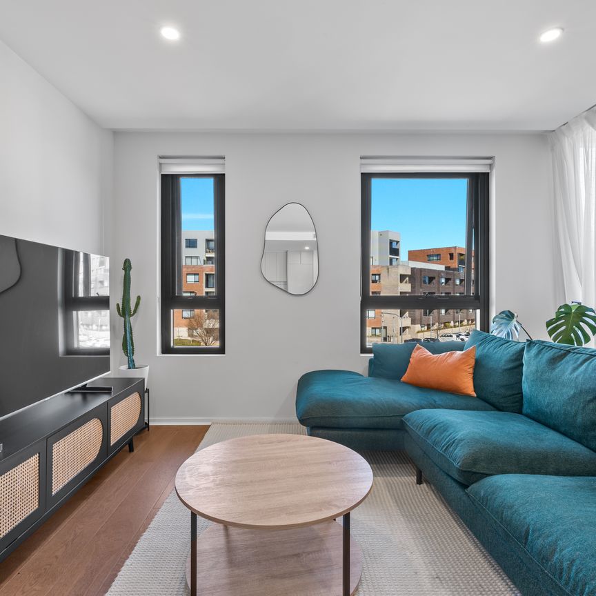 Fully Furnished Luxury Living by the Foreshore! - Photo 1