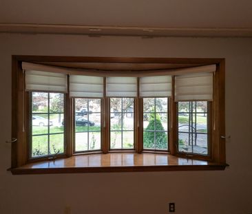 For Lease - 716 Tulip Court Unit# Main Floor, Oshawa, Ontario - Photo 2