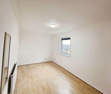 2 bedroom House To Let Total Size: 722 SQ FT - Photo 3