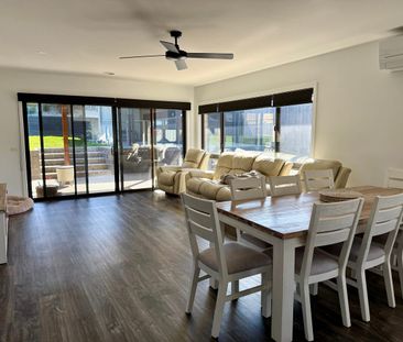 Stylish & Spacious Modern Family Home - Photo 2