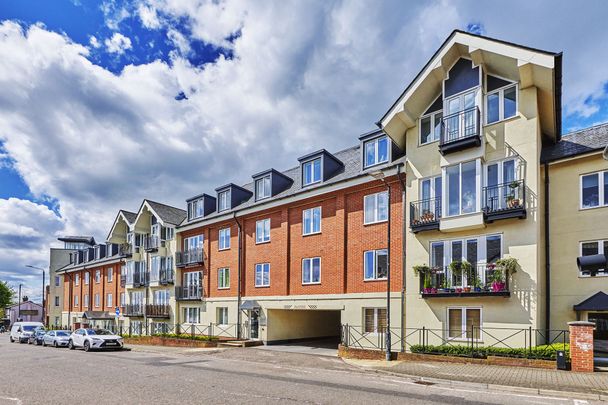 Available part-furnished from 05/12/2025 - Photo 1