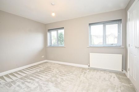 4 bedroom detached house to rent - Photo 4