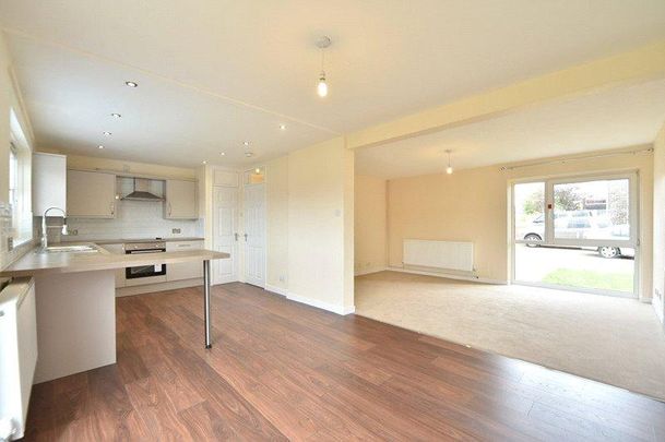 3 bedroom end of terrace house to rent - Photo 1