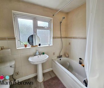 London Road, Grays - Photo 1