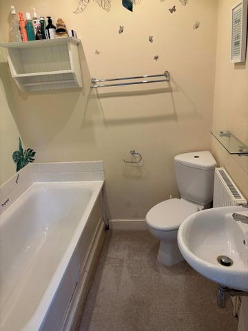 1 bedroom in a house share to rent - Photo 5