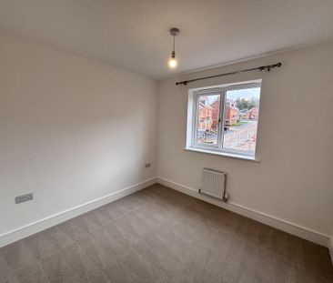 3 bedroom semi-detached house to rent - Photo 4