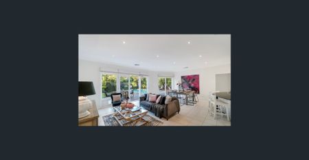 Luxury 5 Bedrooms 3 Bathrooms House in Sandringham for Lease - Photo 2