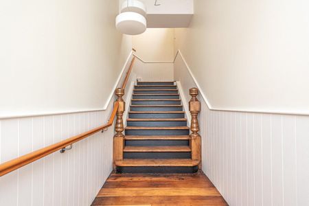 Sophisticated city living - Photo 2