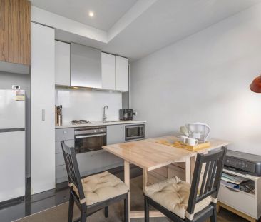 Chic Living in the Heart of St Kilda - Photo 1