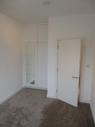 3 bedroom flat to rent - Photo 5