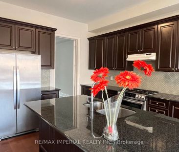 Detached Home For Lease | W9235867 - Photo 2