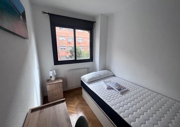 Calle Ladera de los Almendros, Madrid, Community of Madrid 28032