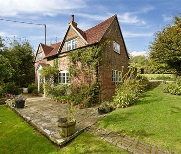 An attractive cottage in private grounds in an idyllic village - Photo 6