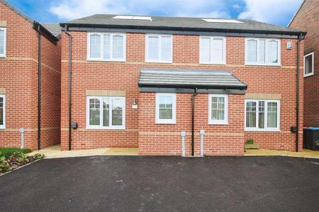 Chalk Hill Drive, Sherburn In Elmet - Photo 2