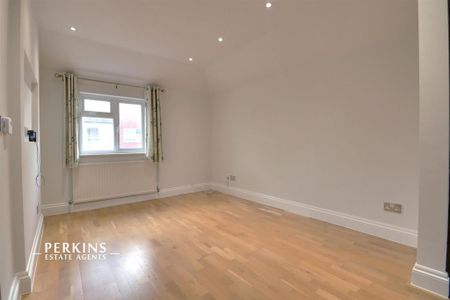 2 bedroom maisonette to rent - Photo 4