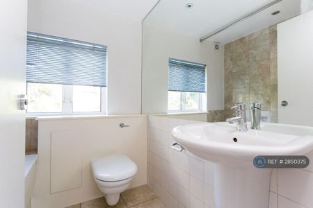 3 bedroom terraced house to rent - Photo 5