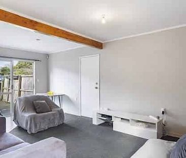 Large two bedroom unit - Photo 1