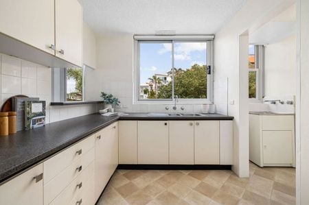 Stunning Ocean-View Apartment in Prime Coogee Location - Photo 5