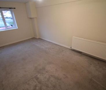 5 bedroom semi-detached house to rent - Photo 2