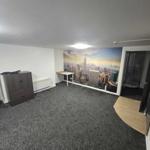 Woodsley Road, Woodhouse, LS2 - Photo 2