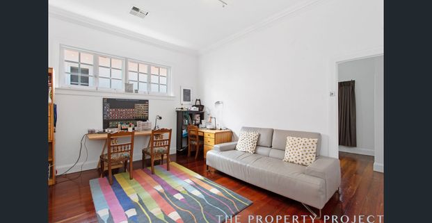BEAUTIFULLY RENOVATED HOME IN THE HEART OF NEDLANDS - Photo 1