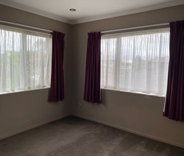 MODERN, SUNNY & SPACIOUS 5 BEDROOMS HOUSE , GARAGE - Photo 1