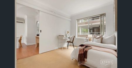 Prominently positioned three-bedroom apartment! - Photo 2