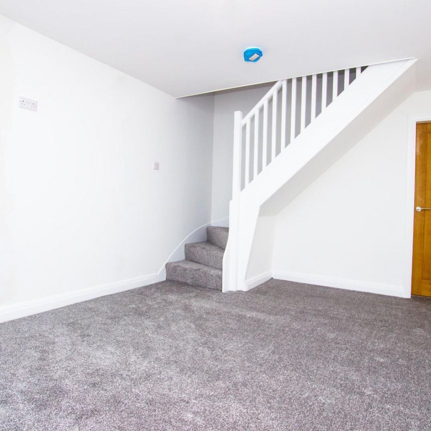 2 bedroom House To Let Total Size: 765 SQ FT - Photo 1