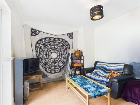 5 bedroom semi-detached house to rent - Photo 3