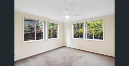 Spacious Living with Room for Everyone! - Photo 2