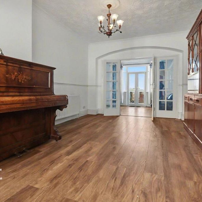 3 bedroom semi-detached house to rent - Photo 1