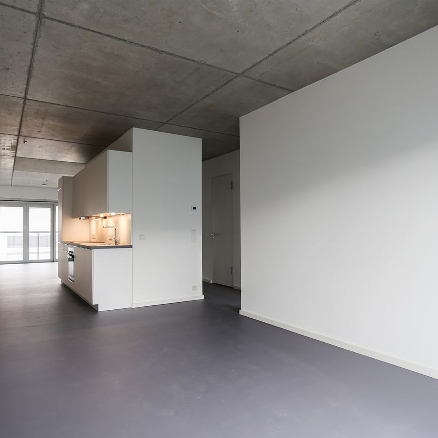 Ab sofort - Helle Neubauwohnung im 6. OG mit Sichtbetondecken, EBK und Smart Home-Features - Photo 1