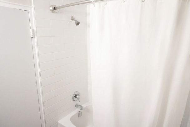 Park Towers Apartments - PARKING SPACE, HEAT & WATER INCLUDED - Photo 1