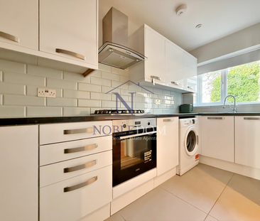 3 bedroom end of terrace house to rent - Photo 1