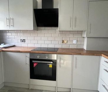 2 bedroom semi-detached house to rent - Photo 3