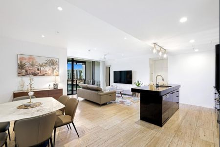 Benowa Waterfront Apartment - Photo 2