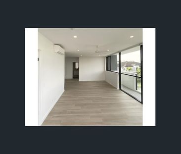 Elevated Coastal Living in the Heart of Surfers Paradise - Photo 2