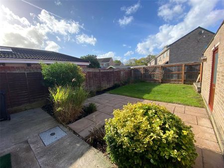 2 bedroom semi-detached house to rent - Photo 3