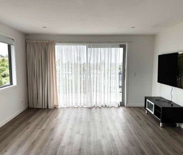 2 Bedroom Unit in Pakuranga - Photo 5