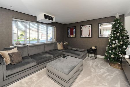 4 bedroom detached house to rent - Photo 3