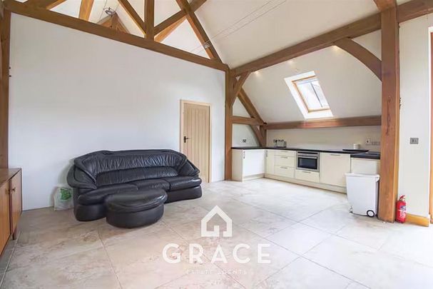 2 bedroom barn conversion to rent - Photo 1